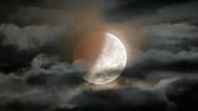 होळीपूर्वी चंद्रग्रहण कोणत्या तारखेला दिसणार? काय काळजी घ्यावी?.