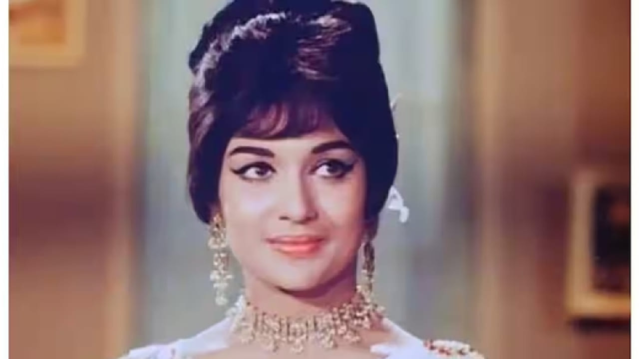 हिंदी चित्रपटसृष्टीच्या सुवर्णकाळाची चर्चा झाली की अभिनेत्री आशा पारेख यांचे नाव आदराने घेतले जाते. 1960 आणि 70 च्या दशकात चित्रपटसृष्टी प्रामुख्याने पुरुष कलाकारांभोवती फिरत असताना आशा पारेख यांनी स्वतःची वेगळी ओळख निर्माण केली. 