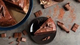 ओव्हनशिवाय फक्त घरी बनवा क्रीमी चॉकलेट फज... झटपट जाणून घ्या रेसिपी.