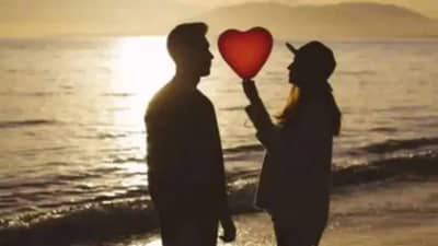 फुलांपेक्षा जास्त विकले गेले कंडोम, व्हॅलेंटाइन डेला रेकॉर्ड ब्रेक विक्री.. धक्कादायक माहिती समोर