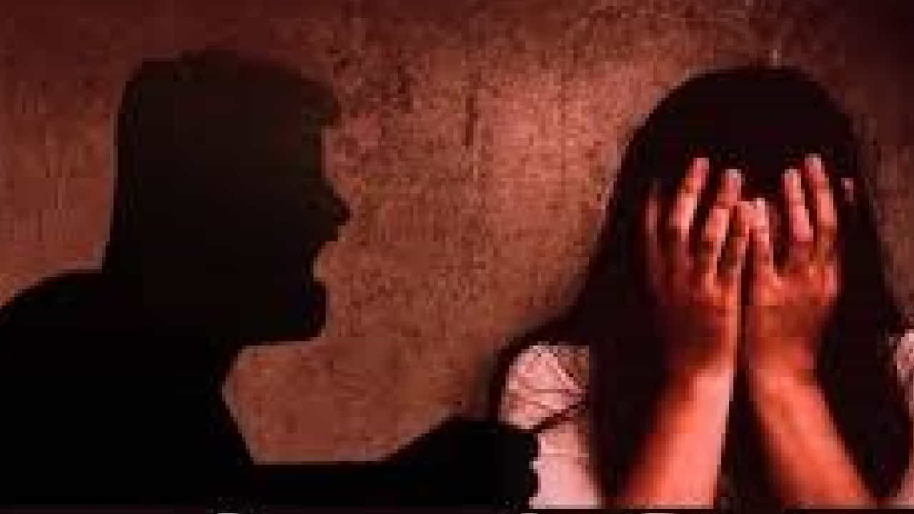 विधवा आईचा मित्र निघाला नराधम, शाळेत सोडण्याचा बहाणा केला... त्या घटनेने पुन्हा एकदा पुणे हादरले