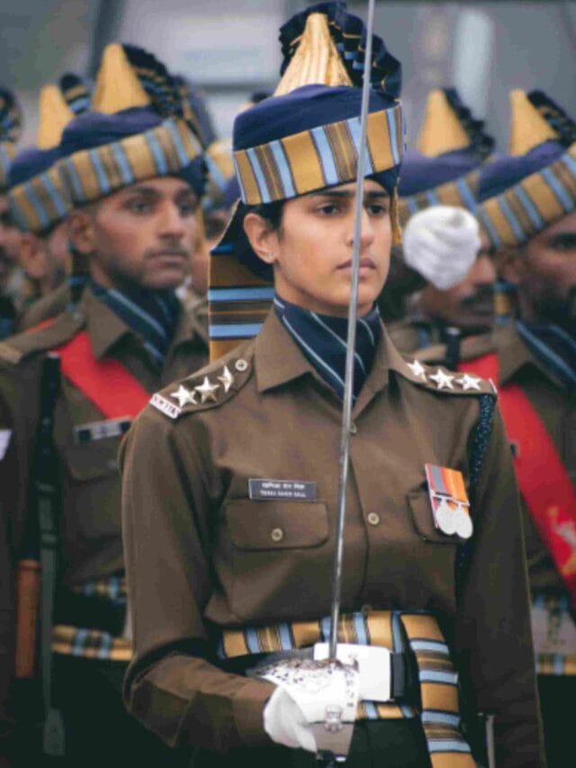 सैन्यात अग्निवीर व्हायचंय, काय आहेत अटी आणि शर्ती ?