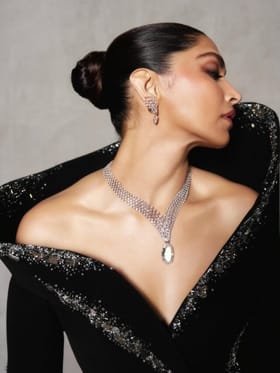 दीपिका पादुकोणला कोण म्हणेल एका मुलीची आई... फोटो पाहून म्हणाल..