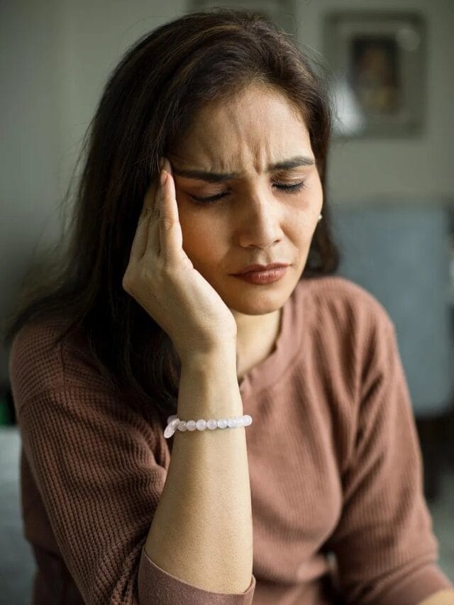 सतत डोकं दुखतय? या आजाराचे लक्षण असू शकते