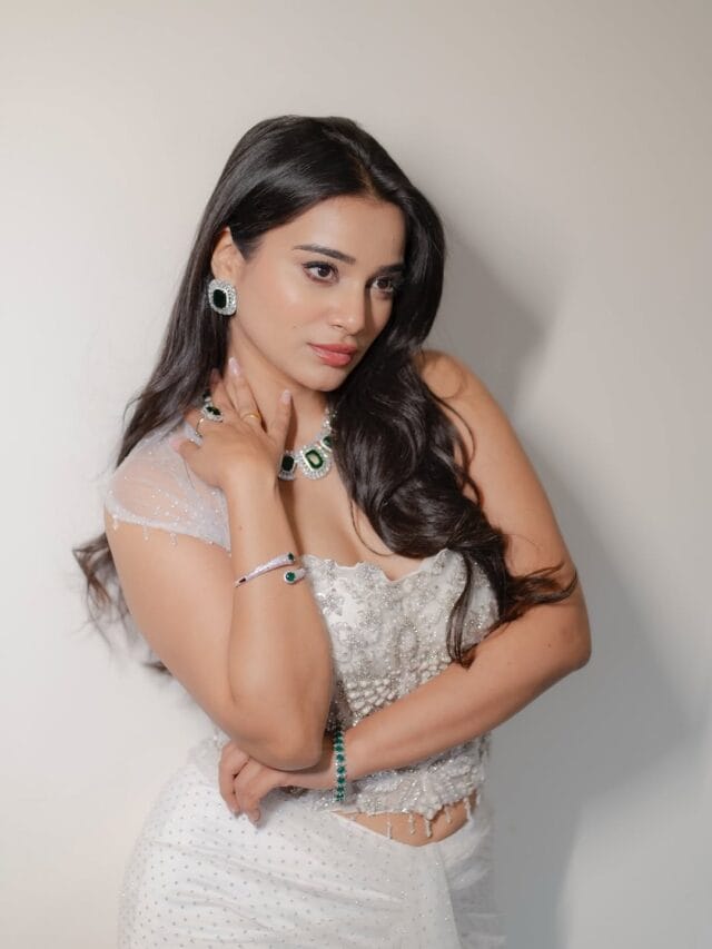 'बिग बॉस मराठी 6' फेम तन्वी कोलते हिच्या घायाळ अदांवर चाहते फिदा