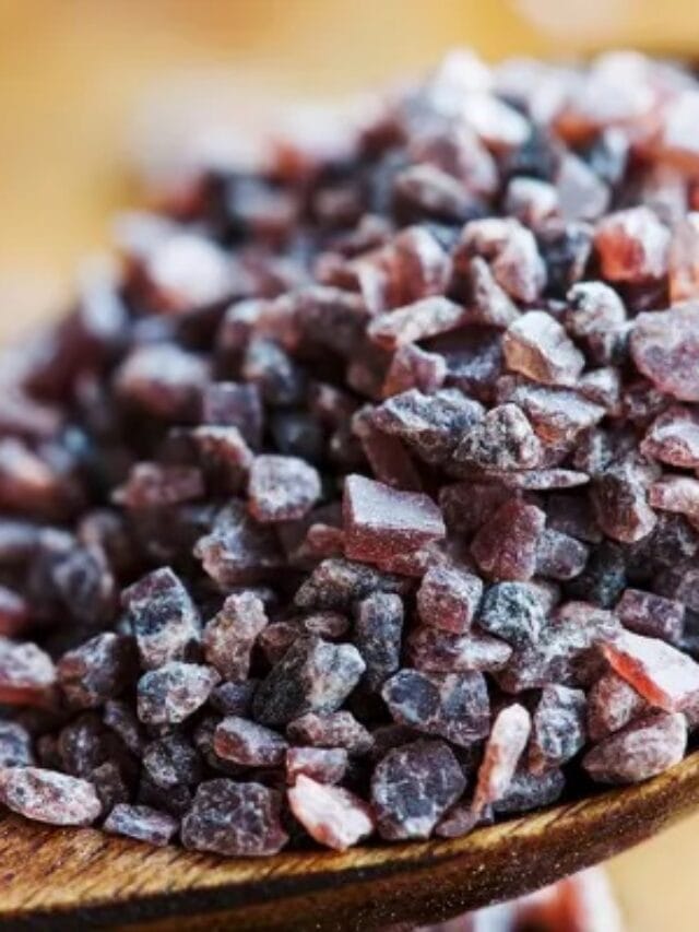 काळ्या मिठाचे  आरोग्यास कसे आणि किती आहे फायदे?