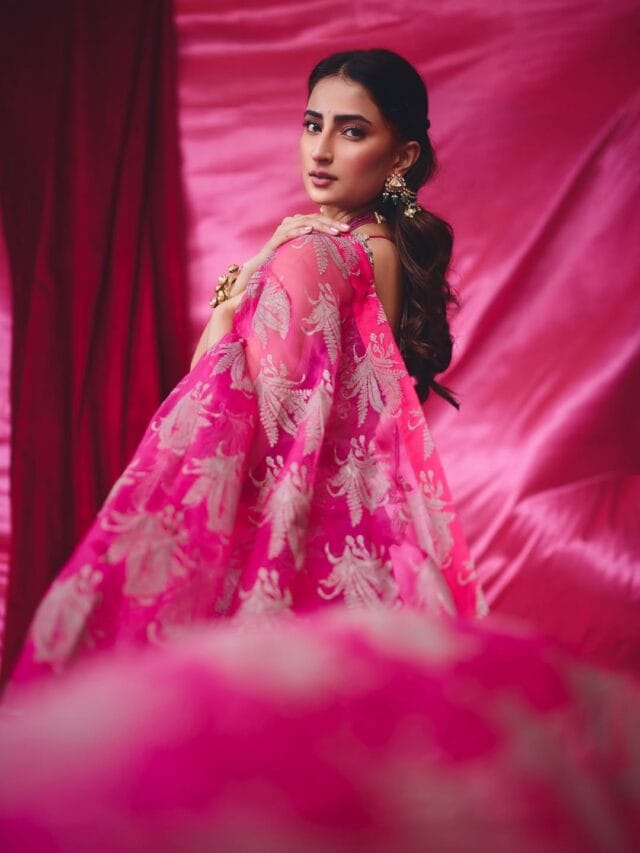 गुलाबी साडीत पलकच्या घायाळ अदा, फोटो पाहून म्हणाल...