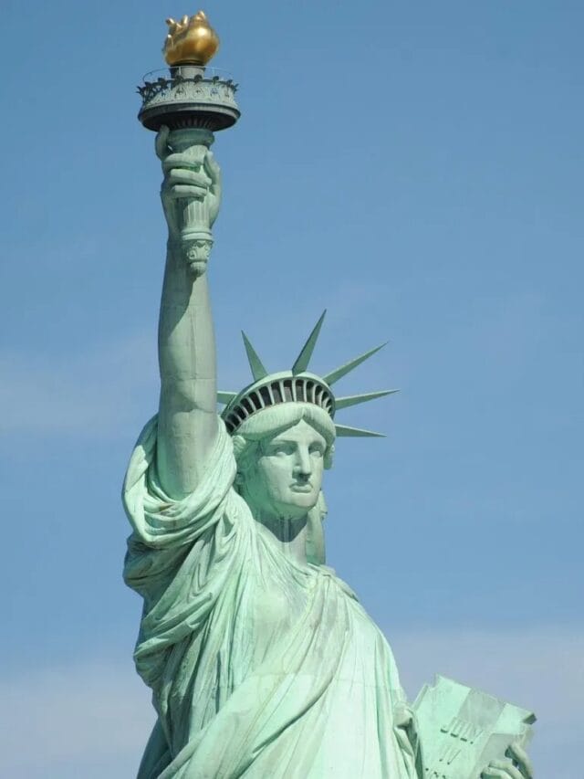 स्टॅच्यू ऑफ लिबर्टीची मूर्ती हिरवी का आहे?