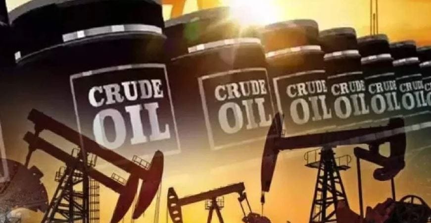 भारताने मात्र याबाबत अद्याप थेट स्पष्टीकरण दिलेले नाही. असे असतानाच आता मोठी माहिती समोर येत आहे. व्हेनेझुएला या देशातून भारतात कच्च्या तेलाचा मोठा साठा येत आहे. इंडिया टुडेच्या एका रिपोर्टनुसार व्हेनेझुएलामधून साधारण 20 लाख बॅरेल कच्चे तेल भारतात येत आहे. 