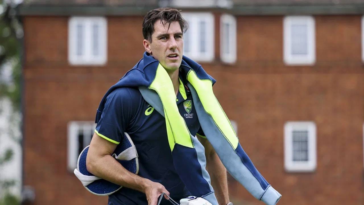 ऑस्ट्रेलियाला आधीच दोन मोठे झटके बसलेत. टीमचे दोन मोठे वेगवान गोलंदाज पॅट कमिन्स आणि जॉश हेझलवूड टी 20 वर्ल्ड कपमधून बाहेर गेलेत. ऑस्ट्रेलियन टीमला त्यांची कमतरता जाणवणार आहे. टिम डेविड पहिला सामना खेळणार नाहीय. (PC-PTI)