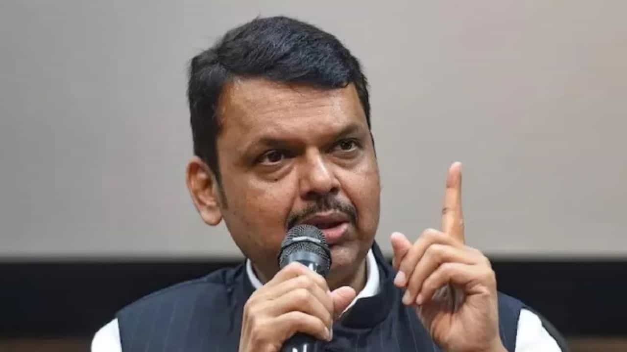 लाज वाटली पाहिजे, माफी मागा..., फडणवीस हर्षवर्धन सपकाळांवर संतापले, टिपू सुलतानवरून वातावरण तापलं