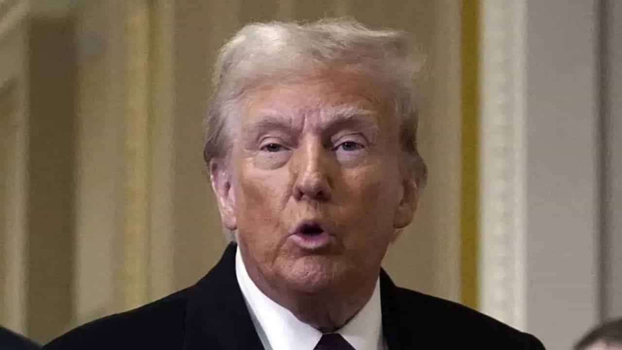 मोठी बातमी! डोनाल्ड ट्रम्प यांचा भारताला सर्वात मोठा झटका, अमेरिकेच्या निर्णयानं देशात भूकंप, आता फक्त एक सही अन्...