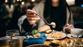 जेवणाची योग्य वेळ काय? आरोग्याला कसा फायदा होणार जाणून घ्या.