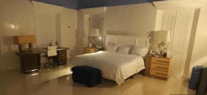 त्याने आयजित केलेल्या पार्टीमध्ये दिग्गज लोक सामील व्हायचे. याच आयलँडवर मुलींची शोषण केले जायचे, असा सांगितले जाते. या आयलँडचे हे फोटो आता समोर आले आहेत. या फोटोंना पाहून एपस्टीनने या आयलँडवर कशा सुविधा निर्माण केल्या होत्या, त्याची प्रचिती येत आहे.