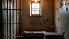 GK : जगातला अजब तुरुंग, राहण्यासाठी लोक मोजतात पैसे.