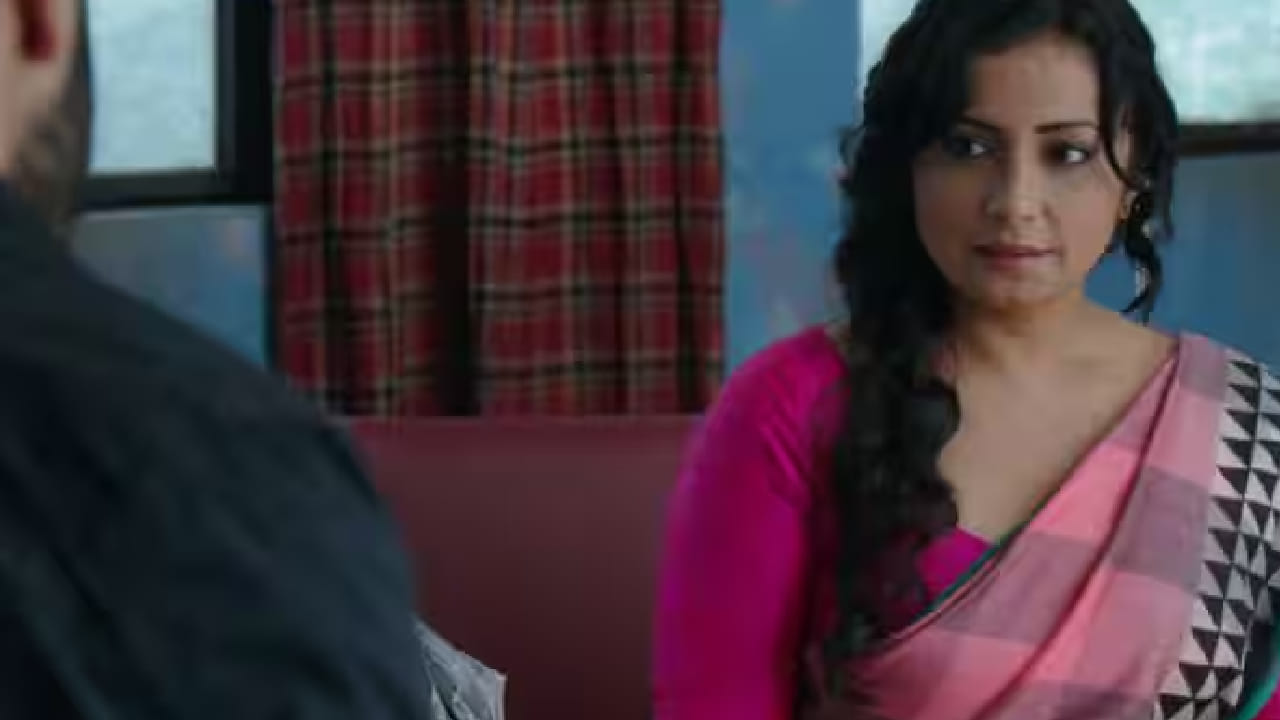 बॉलिवूडमधील अनेक चित्रपटांमध्ये खलनायकाची एंट्री धडकी भरवणारी दाखवली जाते. मात्र, 11 वर्षांपूर्वी प्रदर्शित झालेल्या एका चित्रपटाने हा पारंपरिक ट्रेंड मोडून काढला.