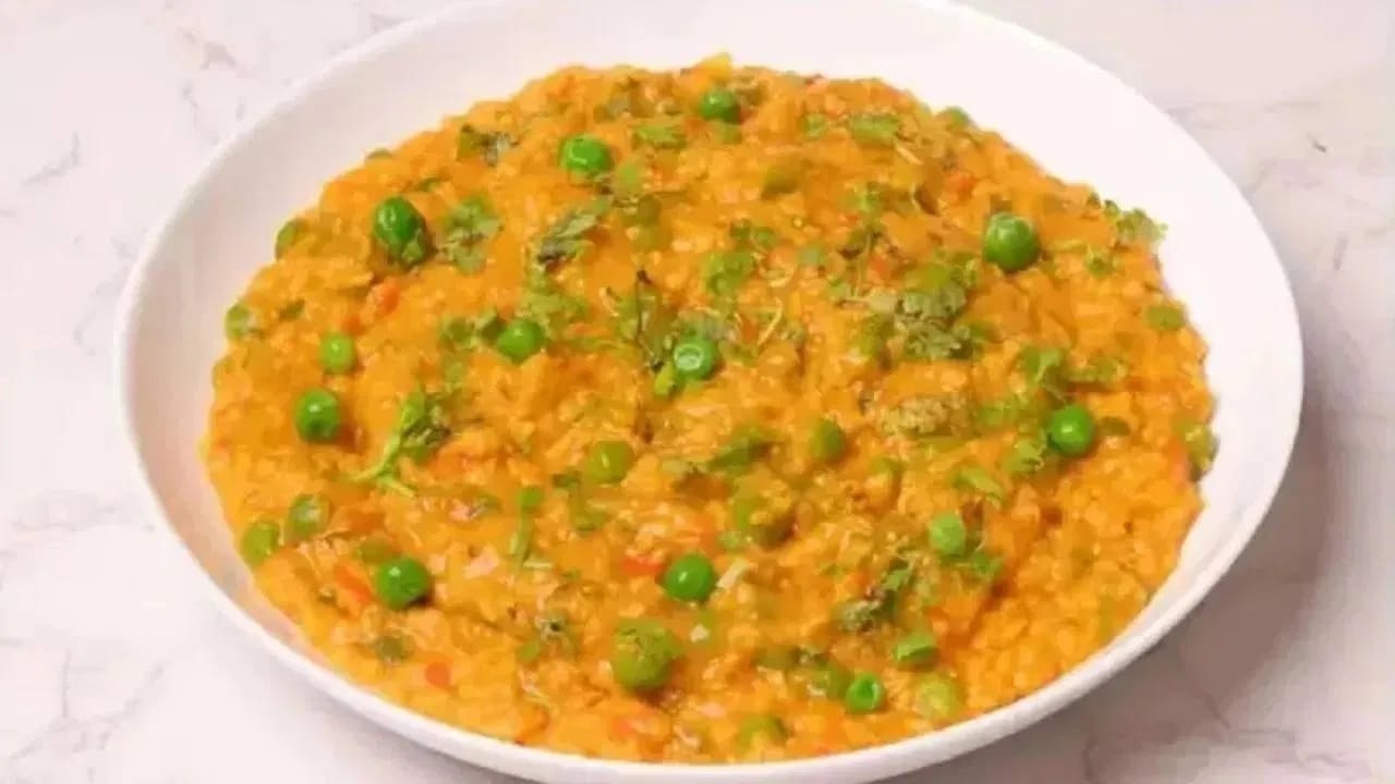 विशेषतः 50 वर्षांपेक्षा जास्त वयाच्या महिलांनी दररोज अंदाजे 18 हजार कॅलरीज सेवन करावे. जर तुम्हाला वजन वाढण्यापासून रोखायचे असेल, तर तुमच्या दैनंदिन कॅलरीजचे सेवन नियंत्रित करणे आवश्यक आहे.