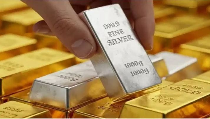 शनिवारी म्हणजेच 21 फेब्रुवारी 2026 रोजी सोने आणि चांदीचा भाव वाढला आहे. IBJA च्या ताज्या आकडेवारीनुसार शुक्रवारी संध्याकाळपर्यंत  24 कॅरेट सोन्याचा भाव 1,55,066 रुपये प्रति 10 ग्रॅमपर्यंत वाढला होता.