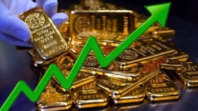 एकाच झटक्यात सोन्याचा भाव प्रचंड वाढला, 10 ग्रॅमसाठी लागणार तब्बल...