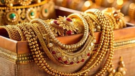 सोनं धडाम आपटलं, एकाच दिवसात भाव तब्बल...10 ग्रॅमचा दागिना फक्त.....