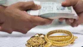 10 ग्रॅम सोनं बँकेत गहाण ठेवलं तर किती कर्ज मिळतं? EMI किती बसतो?.