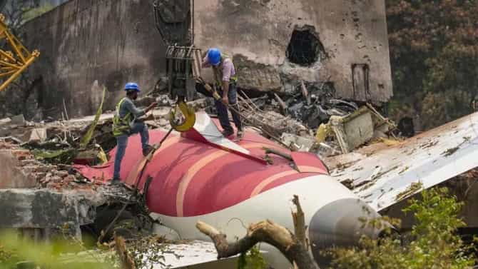 air india plane crash reason : अहमदाबाद एअर इंडिया विमान अपघाताबद्दल आणखी एक धक्कादायक बातमी, लंडनच्या वृत्तपत्राने तर...