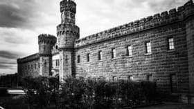 या तुरुंगात रात्र घालवण्यासाठी लोक म्हणतात होऊ दे खर्च ! एक रात्रीचे...