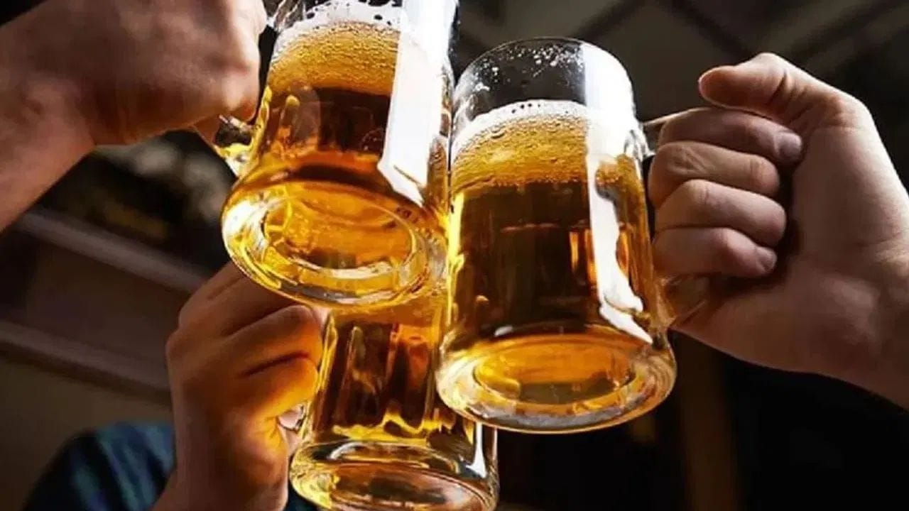 यकृताची अल्कोहोल पचवण्याची क्षमता मर्यादित असते.यकृताला एक युनिट अल्कोहोल विघटित करण्यासाठी साधारणपणे १ ते २ तास लागतात. एक मानक युनिट (  ३३० मिली बिअर - ५ टक्के अल्कोहोल ) , ( १५० मिली वाईन - १२ टक्के अल्कोहोल ) किंवा (  ४५ मिली स्पिरिट्स -  ४० टक्के अल्कोहोल ) समतुल्य आहे.