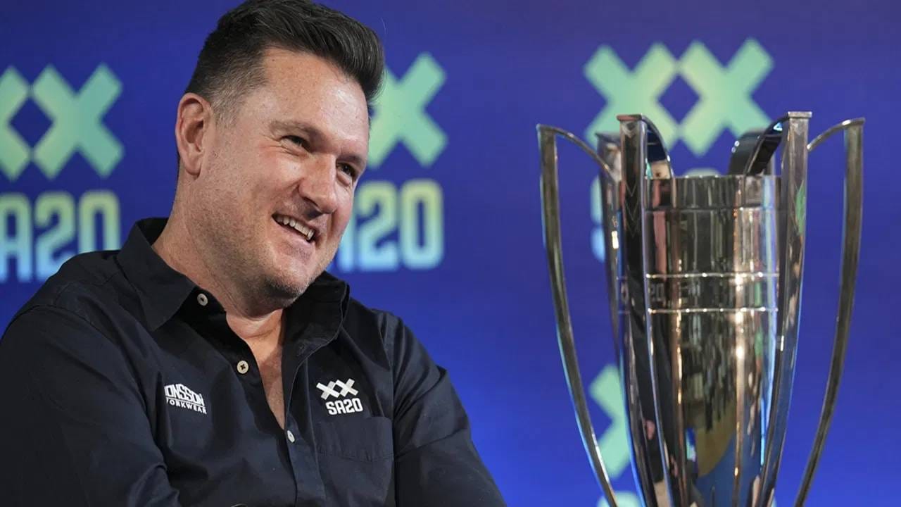 दक्षिण अफ्रिकेचा ग्रॅमी स्मिथ या यादीत पाचव्या क्रमांकावर आहे. त्याची कर्णधार म्हणून विजयी टक्केवारी ही 68.8 टक्के आहे. त्याने 16 पैकी 11 सामन्यात विजय मिळवला आहे. म्हणजेच टी20 वर्ल्डकप स्पर्धेच्या टॉप 5 कर्णधारांमध्ये दक्षिण अफ्रिकेचे दोन कर्णधार आहेत.  (Photo- PTI)