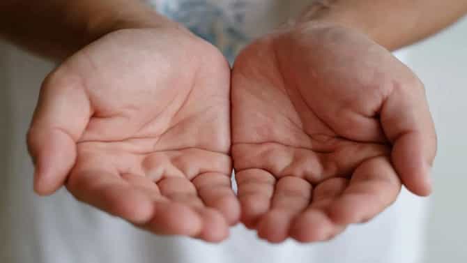 तुमच्या हातावरील हस्त रेखा तुमच्या भविष्याबद्दल काय सांगतात?