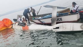 मोठी बातमी! हेलिकॉप्टरचा भयंकर अपघात, थेट समुद्रात क्रश, धक्कादायक...