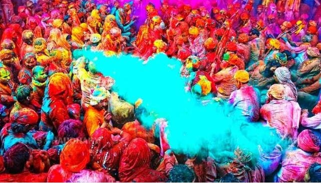 अफगाणिस्तानातील संघर्ष, अल्पसंख्याकांची असुरक्षितता या सर्व गोष्टी लक्षात घेऊन आता तेथील हिंदूंची लोकसंख्या खूपच कमी झालेली आहे. 2024-25 या सालापर्यंत तिथे हिंदूंची फक्त 100 कुटुंबे असल्याचे सांगितले जाते. 