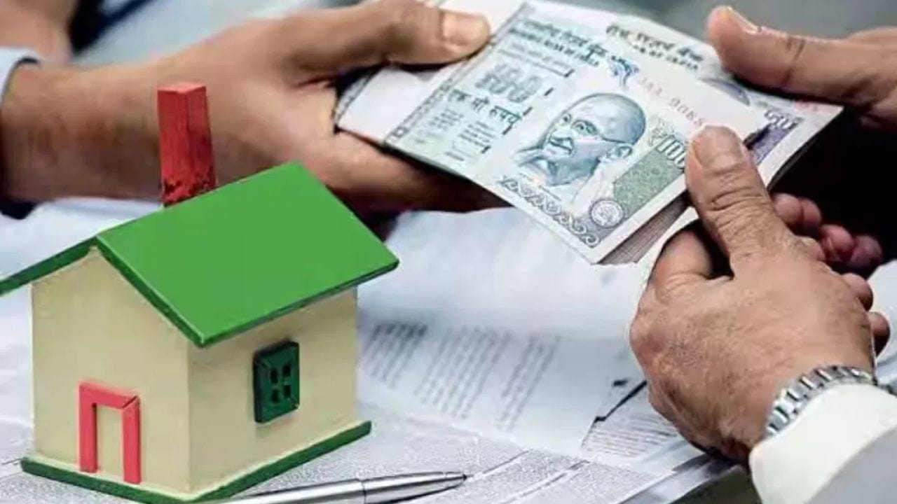 नोटीस मिळाल्यावर कर्जदार बँकेला उत्तर देऊ शकतो. जर उशीर होण्याचे कारण रास्त असेल, तर बँक हप्ते पुन्हा ठरवून (Restructure) देऊ शकते. जर ६० दिवसांनंतरही प्रतिसाद न मिळाल्यास, बँक घराचा प्रतिकात्मक ताबा घेते आणि लिलावासाठी जाहिरात प्रसिद्ध करते.