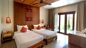 रुम बुक करताना फक्त हे कागदपत्र ठेवा सोबत, हॉटेलचा मालकही तुम्हाला....