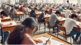 घरी वडिलांचे पार्थिव, तरी लेकीने धैर्याने सोडवला बारावीचा पेपर!