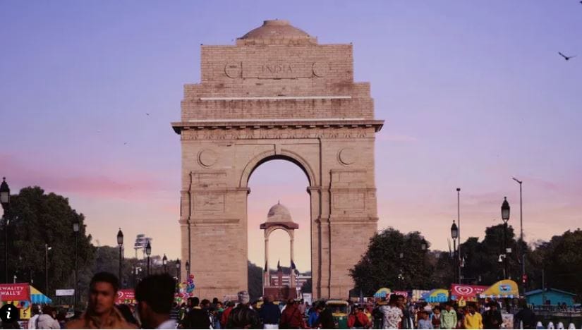 याआधी दिल्ली शहराला दिल्लिका, दहली, तुघलकाबाद, शाहजहानाबाद, नवी दिल्ली या नावांनी ओळखले जायचे. भारताला स्वातंत्र्य मिळाल्यानंतर हे शहर दिल्ली नावाने ओळखले जाते. याआधीही भारतात कलकत्ता या शहराचे नाव बदलून कोलकाता, इलाहाबादचे प्रयागराज, मद्रासचे चेन्नई, बॉम्बेचे मुंबई असे नामकरण झालेले आहे. त्यामुळे दिल्ली शहराचे नावही भविष्यात बदलणार का? हे पाहणे महत्त्वाचे ठरणार आहे.