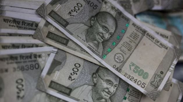 तसं पाहायचं झालं तर महात्मा गांधी यांची फोटो भारतीय चलनी नोटांवरून हटवता येऊ शकतो. अद्यापतरी भारत सरकार किंवा आरबीआयने महात्मा गांधी यांचा फोटो नोटांवरून हटवण्याचा किंवा त्या फोटोमध्ये बदल करण्याचा विचार केलेला नाही. किंवा तसा कोणताही प्रस्ताव नाही.