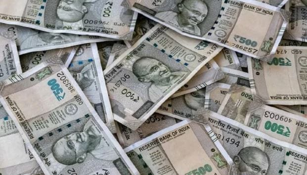 आरबीआय अधिनियम 1934 या कायद्यात भारतीय चलनी नोटांविषयी नियम आणि कायदे आहेत. या कायद्यातील कलम 22 अंतर्गत देशात फक्त आरबीआयला चलनी नोटा जारी करण्याचा अधिकार आहे. 