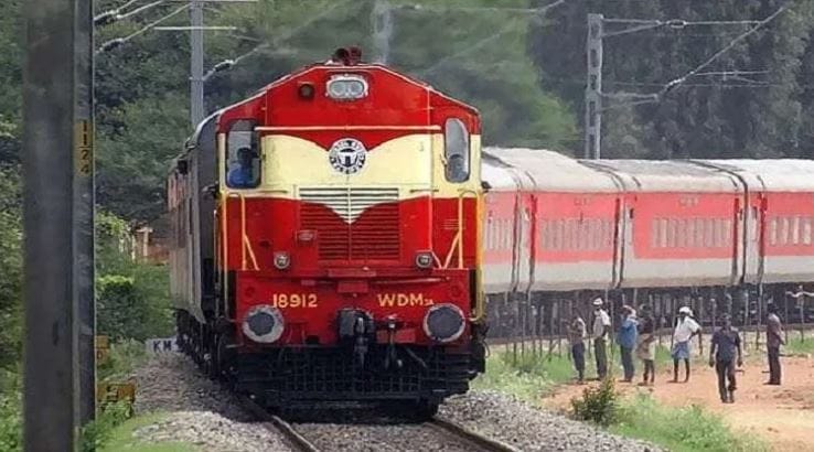 जनरल डब्यातून तुम्ही कधी प्रवास केला तर तुम्हाला सगळीडे घाणीचे साम्राज्य दिसेल. बाथरुममध्येही तेवढीच घाण पाहायला मिळेल. परंतु आता हे चित्र बदलणार आहे. भारतीय रेल्वेमध्ये आता फर्स्ट क्लास, एसी डबा असो किंवा जनरल डबा असो साफसफाईच्या बाबतीत कोणताही भेदभाव केला जाणार नाही.