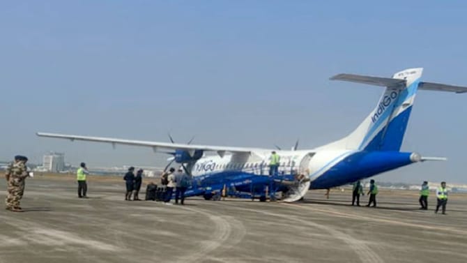 विमानात विध्वंसक बॉम्ब, मोठा स्फोट...प्रवाशांत मोठी घबराट!