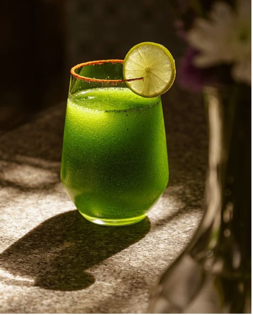 कैरी पन्हे  (उत्तर भारत आणि महाराष्ट्र ): कच्च्या कैरींपासून तयार होणारे कैरी पन्हे उन्हाळ्यातील एक खास रिफ्रेशिंग ड्रींक आहे.  यास उत्तर भारतात आम पन्ना म्हणतात. हे पेय गोड, आंबट असते. त्यात जिरे आणि काळे मीठ घातलेले असते. राजस्थान, उत्तर प्रदेश, पंजाब विशेषत: महाराष्ट्रात हे कैरी पन्हे म्हणून प्रसिद्ध आहे. 