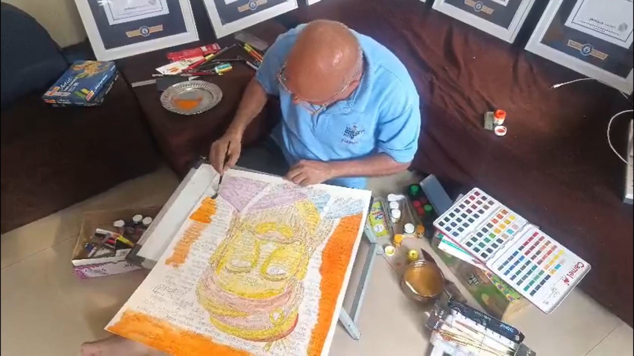 महाराष्ट्राचे आराध्य दैवत छत्रपती शिवाजी महाराज यांच्या जयंतीनिमित्त संपूर्ण राज्यात उत्साहाचे वातावरण आहे. कल्याणमध्ये एका संशोधक-कलावंताने आपल्या कलेतून महाराजांना अनोखी मानवंदना दिली आहे.