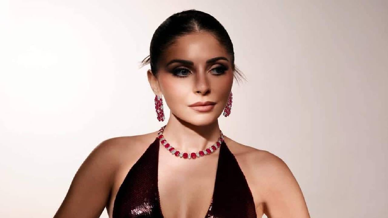 'ई टाइम्स'ला दिलेल्या मुलाखतीत कनिकाने सांगितलं होतं की गौतमची ती 15 वर्षांपासून मैत्रीण होती. दोघांनी बराच वेळ घेतल्यानंतर आणि एकमेकांसोबत काही वर्षे घालवल्यानंतर लग्नाचा निर्णय घेतला होता. 
