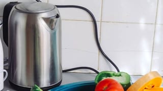 घरच्या घरी इलेक्ट्रिक किटली साफ करण्याची योग्य पद्धत तुम्हाला माहिती आहे का?