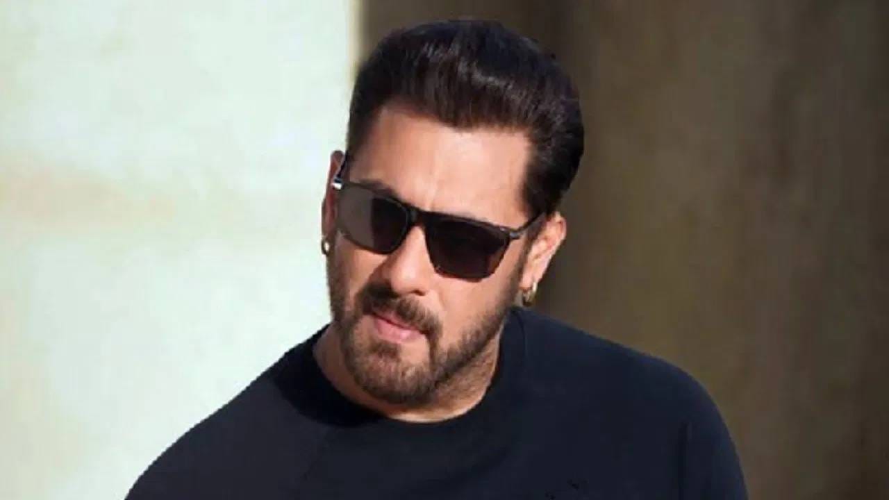 'बॅटल ऑफ गलवान' पोस्टपोन होण्याबद्दल चित्रपटाच्या मेकर्सकडून अजून कोणतीही माहिती देण्यात आलेली नाही. अपूर्व लाखियाच्या डायरेक्शन मध्ये बनलेल्या या चित्रपटात  चित्रांगदा सिंह सुद्धा महत्वाच्या रोल मध्ये आहे.  