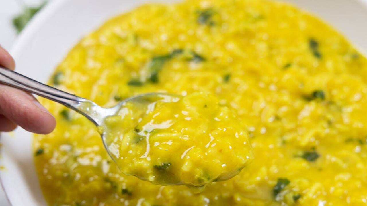 बदललेल्या जीवनशैलीमुळे अनेकजण वाढलेल्या वजनामुळे त्रस्त आहेत. मात्र, अनेक उपाय करूनही वजन कमी होत नसल्याची अनेकांची ओरड असते. त्यामध्येच दुपारच्या जेवणात काय खावे असा प्रश्न अनेकांना पडतो.