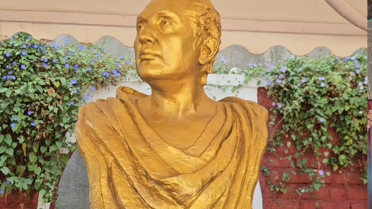  प्रेम... ज्याची व्याख्या प्रत्येकासाठी वेगळी असते. पण काही प्रेमकथा अशा असतात, ज्या काळालाही हरवून जातात. जळगावच्या चाळीसगाव शहरात घडलेली ही अशीच एक हृदयस्पर्शी कहाणी. तब्बल ५० वर्षे आपल्या प्रेयसीची वाट पाहणाऱ्या एका प्रेमवीराची ही कथा... रोज रात्री येणाऱ्या पंजाब मेलकडे डोळे लावून बसणारा तो अवलिया... कारण तिने सांगितलं होतं — “तू हो पुढे, मी येतेच... रात्रीच जेवण सोबत करूया.” पण ती कधीच आली नाही. 