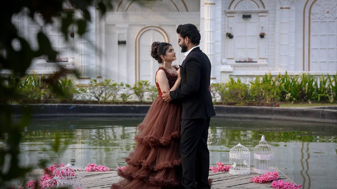 दोन वेगवेगळ्या शैली, दोन लोकप्रिय जोड्या आणि एकच भावना ती म्हणजे प्रेमाचा उत्सव. या खास प्री-वेडिंग शूटमुळे ‘लग्नानंतर होईलच प्रेम’मधील आगामी लग्नसोहळ्याची उत्सुकता आणखी वाढली आहे.