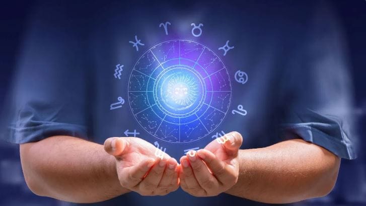 सिंह राशीच्या लोकांसाठी हा काळ चांगला असेल. या राशीच्या लोकांची आर्थिक स्थिती चांगली असेल. व्यवसाय तसेच ऑफिसच्या कार्यालयात तुम्हाला मान सन्मान मिळेल. लव्ह लाईफमध्ये तुम्हाला एकापेक्षा एक सरप्राईज मिळतील. त्यामुळे प्रेमाची दुनिया चांगली असेल. आर्थिक पातळीवर पैसे खर्च करताना काळजी घ्या.