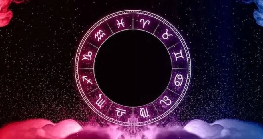 धनु राशीच्या लोकांसाठी मार्च महिना चांगला असेल. एखाद्या स्पर्धेत तुम्हाला यश येईल. बिझनेसमध्ये तुम्हाला शुभ कार्याचा योग येईल. कोणताही मोठा निर्णय घेणे फायदेशीर ठरू शकते. परंतु असा निर्णय घेताना सारासार विचार करा. मित्र तुमचा फायदा घेऊ शकतात. त्यामुळे काळजी घ्या. 